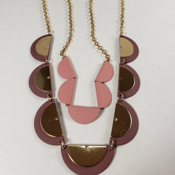 💖 Layered Gold-Tone & Pink Statement Necklace – Trendy Women's Fashion - Picture 4 of 6